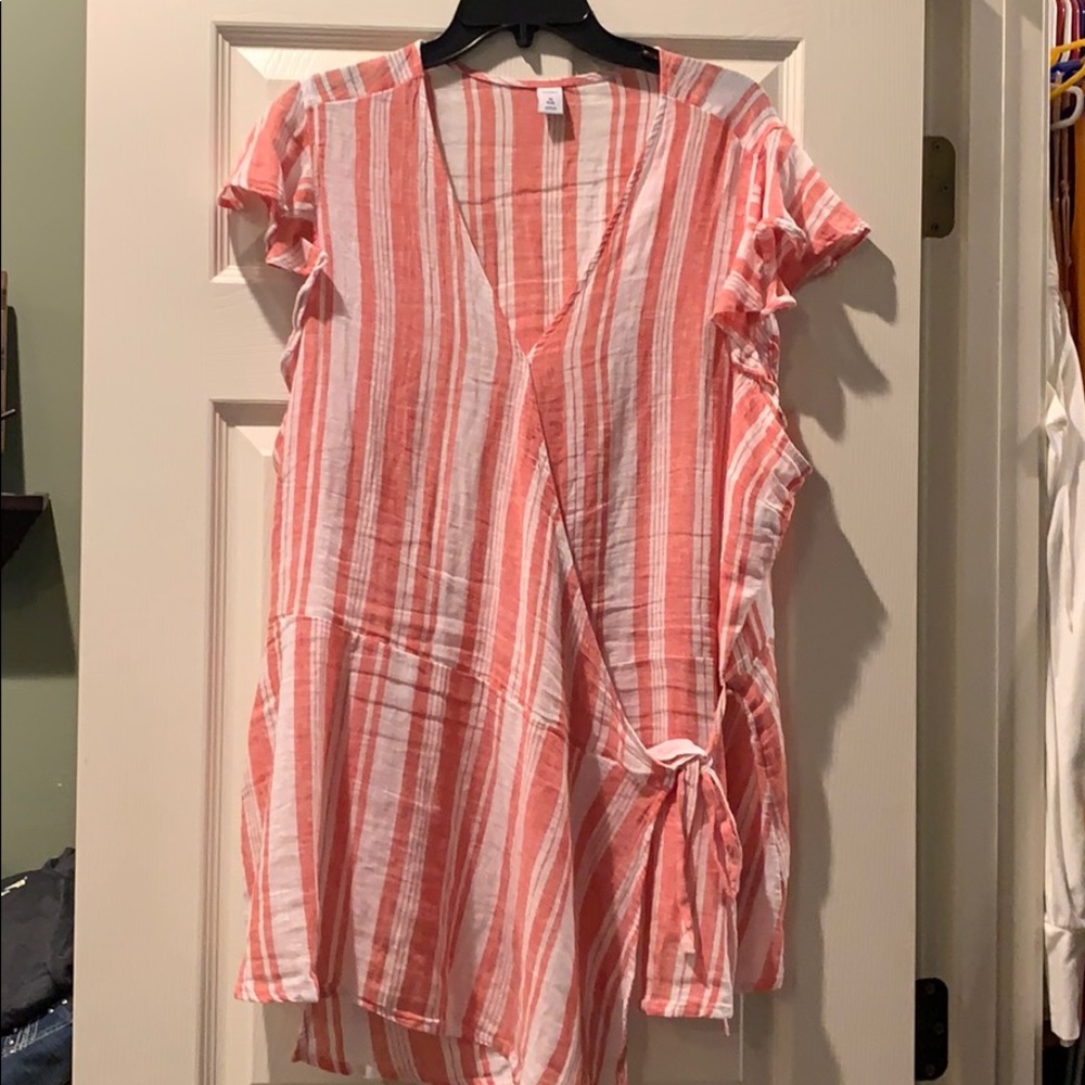 Old navy linen flutter sleeve plus size top